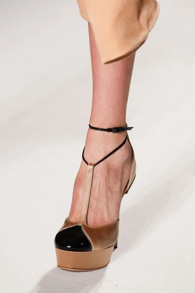 Look 16